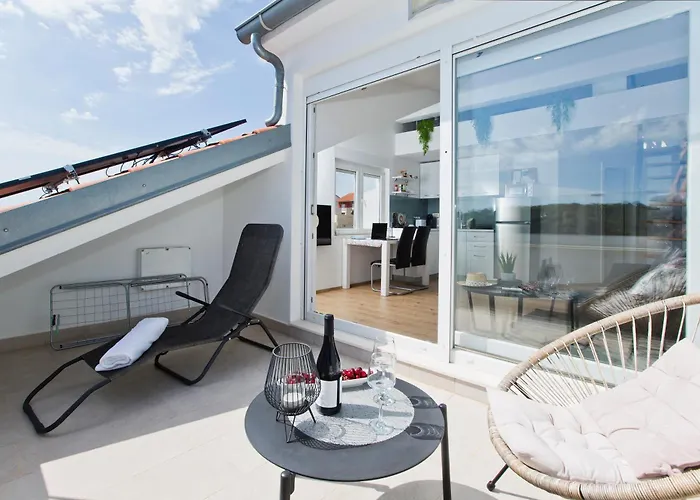 Juric 1 フヴァル