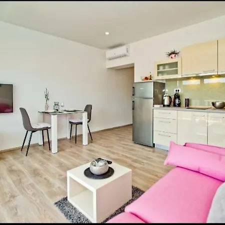 Апартаменти Juric 1 *