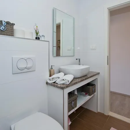 Juric 1 Апартаменти *
